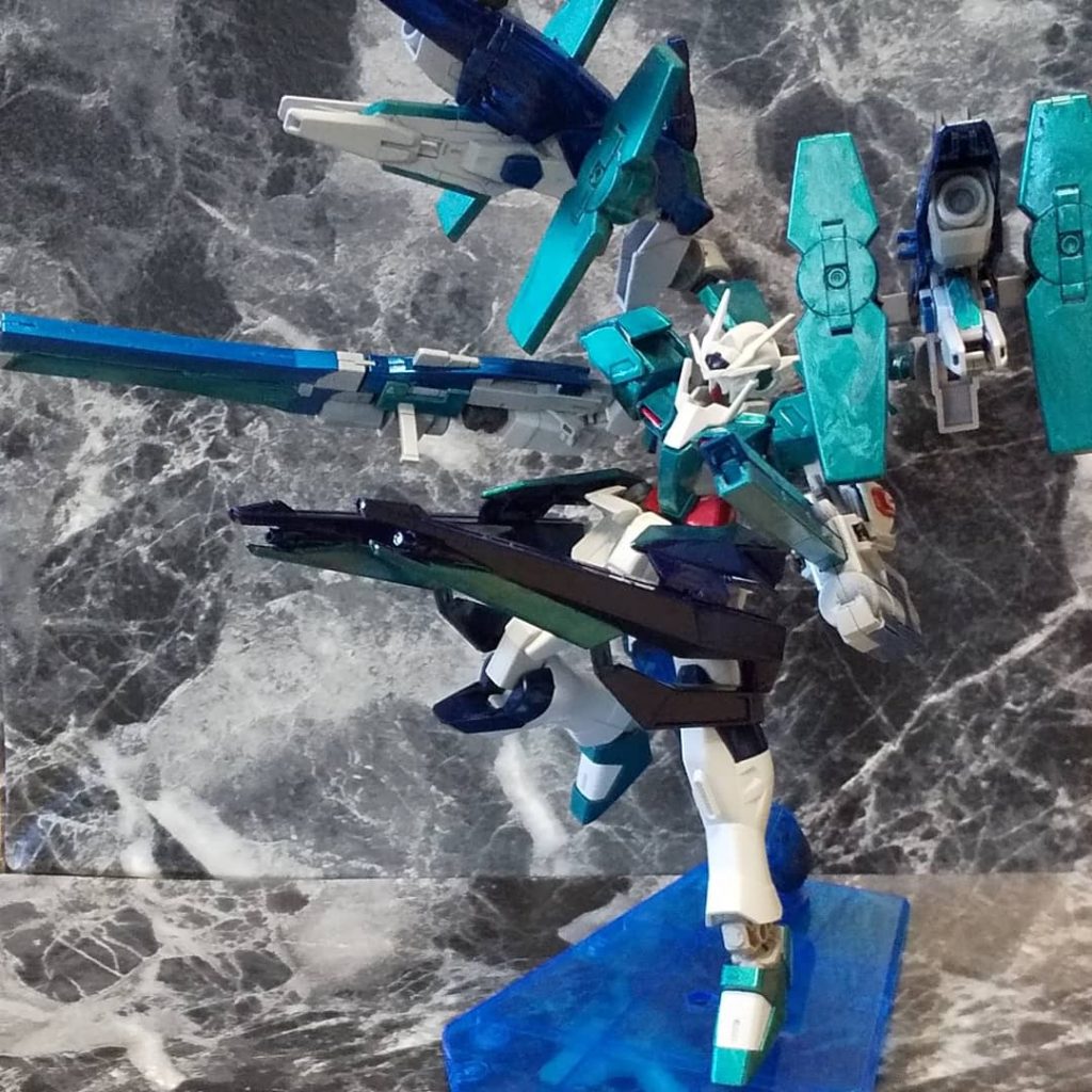 フルバースト!!ビームキャノンを起動しての全武装一斉射撃。この際、動きが止まる為、ブースター兼シールドが前面へと展開する。