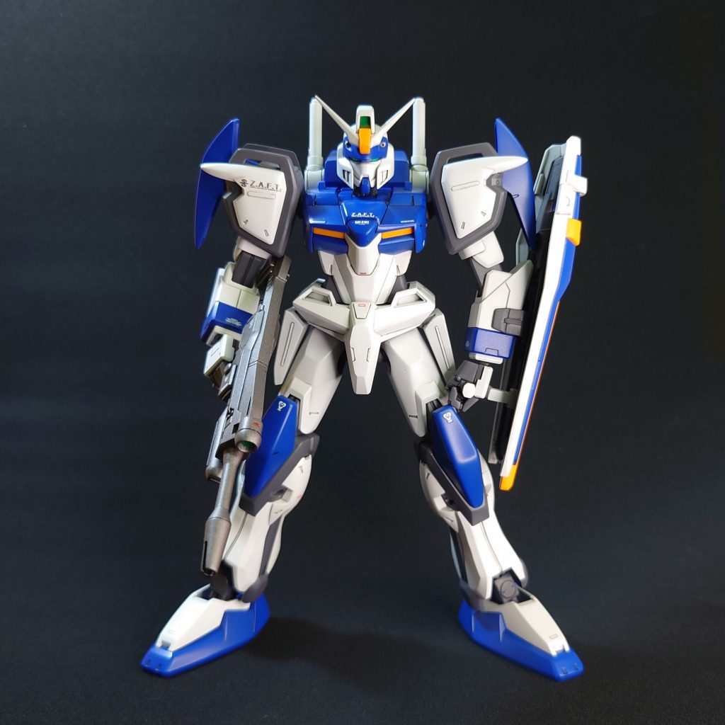 ちょっこしディテールとスジ彫り増しサイドアーマー大きくして腰のVゾーン？の隙間を小さくした位です。 