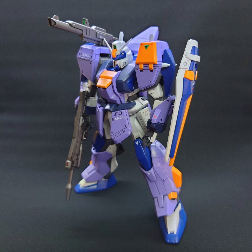 造形は良いけども動かしてポーズ付けるのには向いてないかな？w