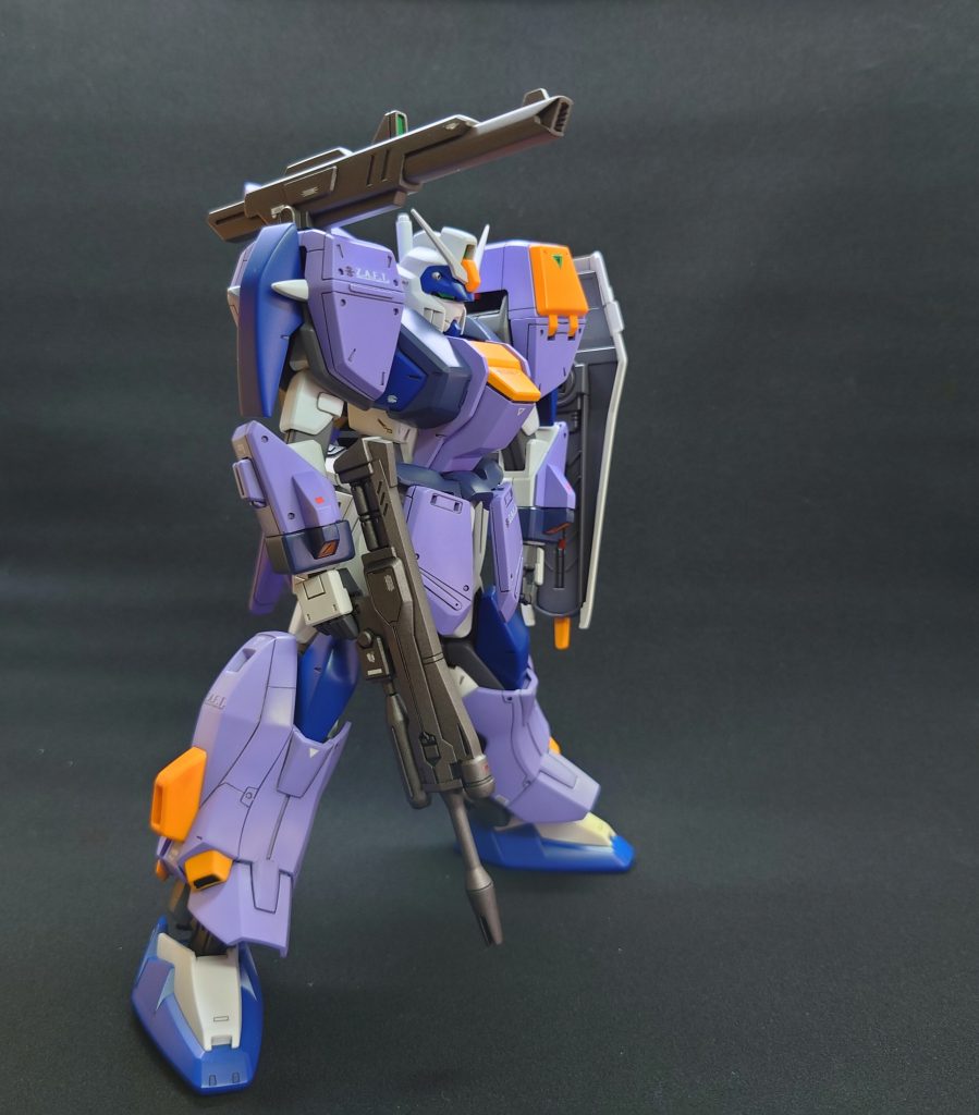 胸部の造形を変えてます。だいぶん放置してたからなにをネタにしてたか忘れましたがたぶんホビージャパンの作例を参考にしてたと思います。