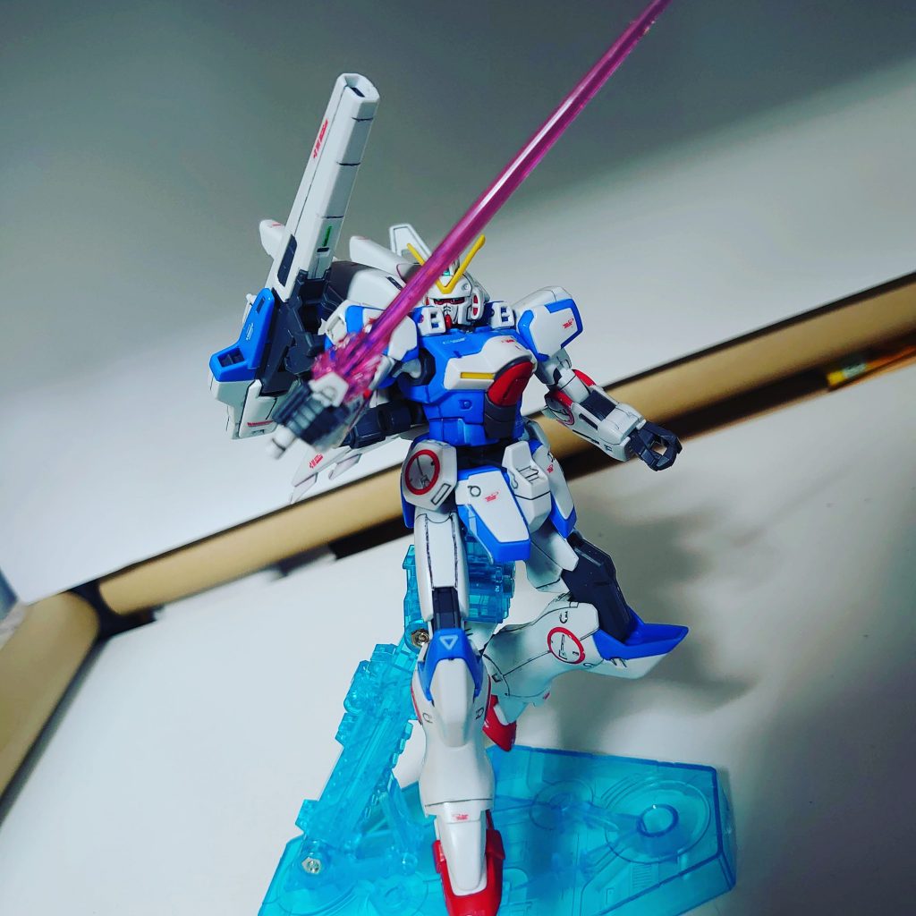 空中、宙中でサーベルというイメージで