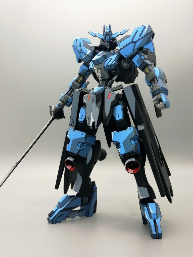 今日さんの作品は1/100フルメカニクスですが手に入らなかったのでこの作品は1/144HGです。ベースはガイアノーツとクレオスのラッカー系塗料で全塗装。影はクレオス水性ホビーカラー、ハイライトは田宮エナメルを使用。輪郭線はマッキー、プロッキーで書き込みました。