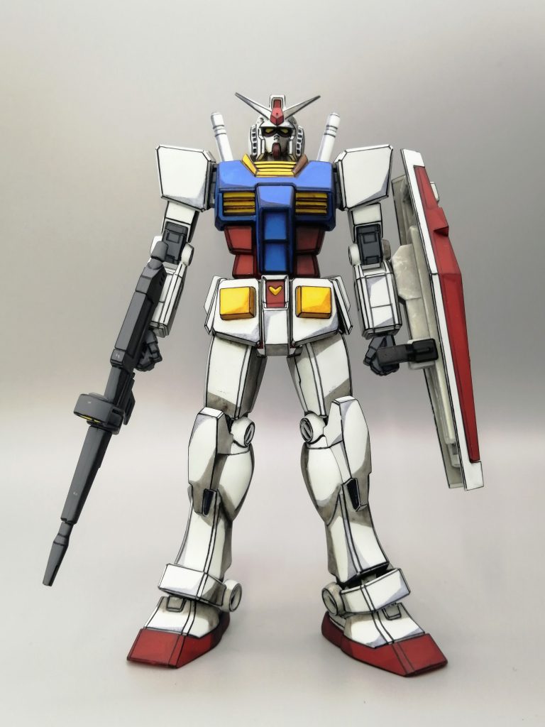 ベースは成形色まま。（このガンダムは部分塗装が必要ない完璧な配色ですね）影をリアルタッチマーカーで塗装、輪郭線はマッキーなどのペン類を使用しました。