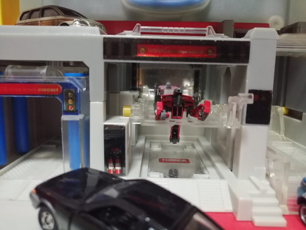 の写真を取ろうとしたら三輪車お断り仕様だった悲しいねバナージ