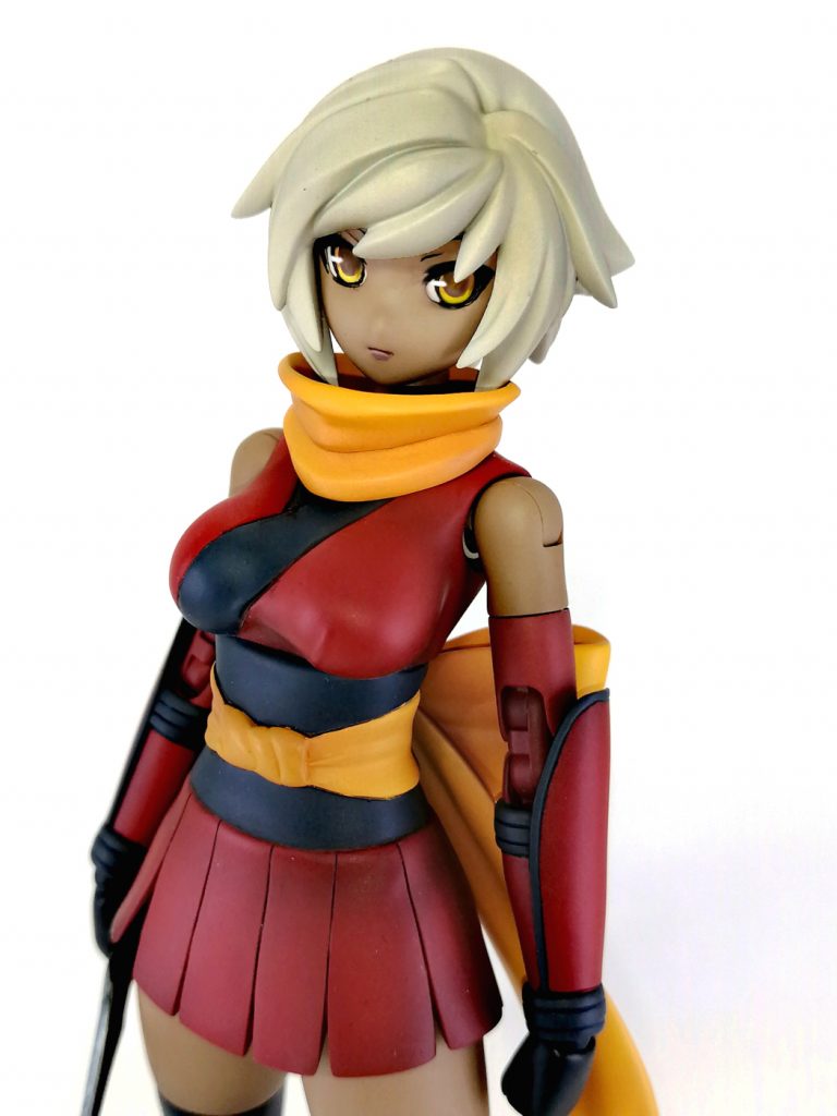 腰からスカートにかけてもパテ製。美少女系プラモ作るときは可動よりも見た目を優先する派なので元キットの可動は大部分を殺して下半身はほぼ固定になってます。目は付属のデカールを使用せず、筆で描いてます。