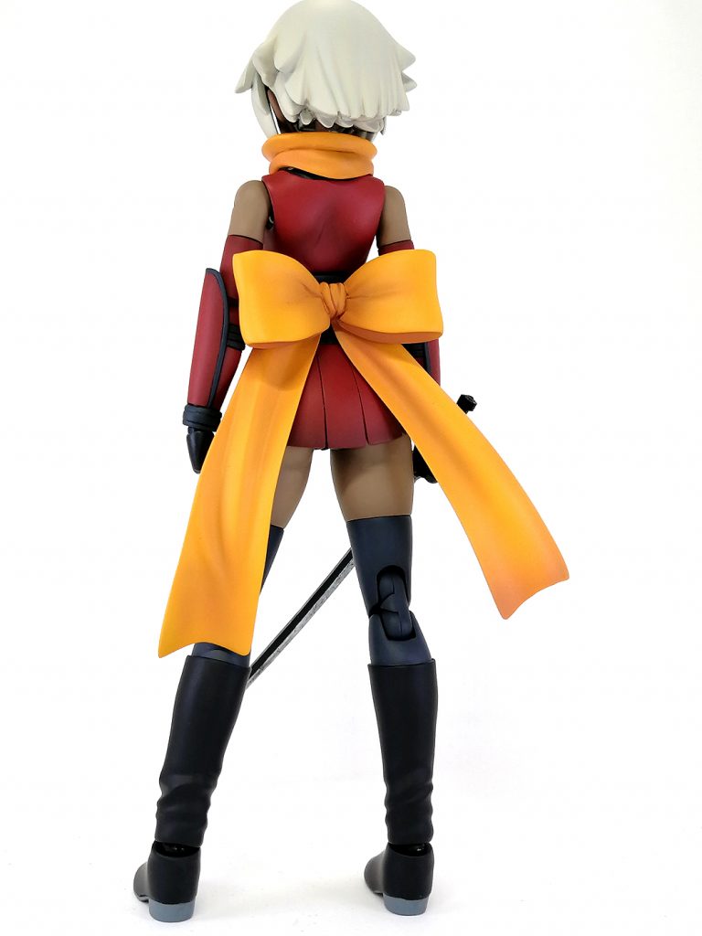 腰の大きなリボンはパテから削り出しています。3パーツ構成で塗装後接着してます。後頭部の髪の毛やブーツ、籠手もパテ製。太腿もムッチリ感出すために少々盛ってます。表面処理が地獄でした。