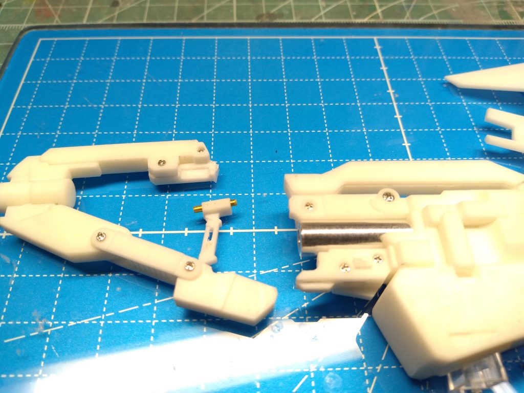 マスキングが面倒くさいのでパーツごとに細かく分割しかし反るわ脆いわで何度もトライ＆エラー出力は10回くらい行っています