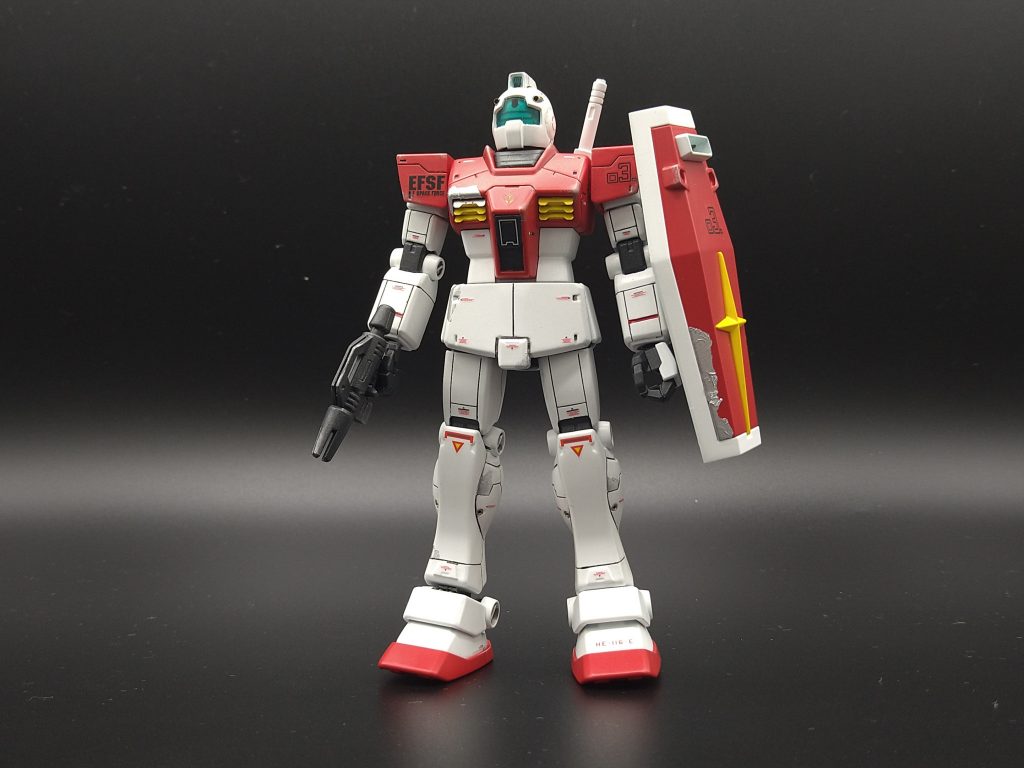 ガンダムカラーで塗ってたのですが白の隠蔽力が弱くてガイアのEXホワイトで塗り直し。赤い部分はMSレッドです。