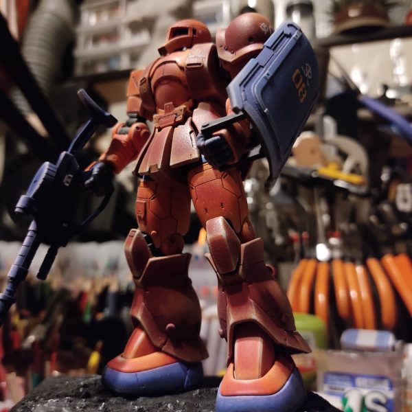 ザク1  シャアアズナブル機　油絵具で筆塗り