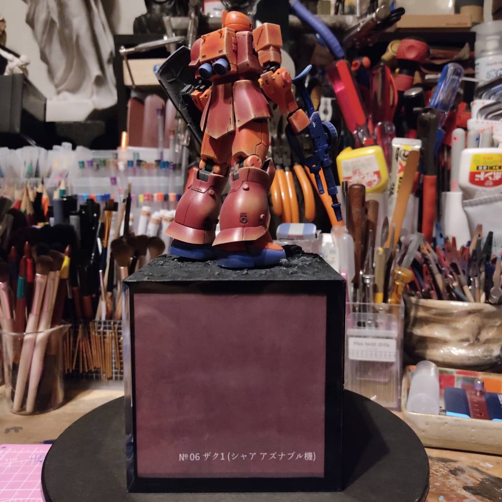 ザク1  シャアアズナブル機　油絵具で筆塗り–4枚目/制作者：B G