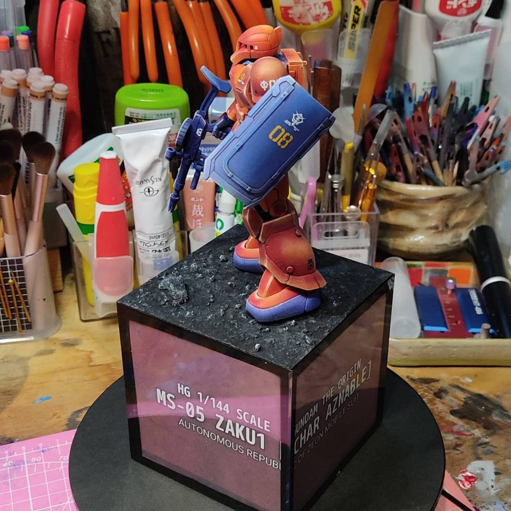 ザク1  シャアアズナブル機　油絵具で筆塗り–3枚目/制作者：B G