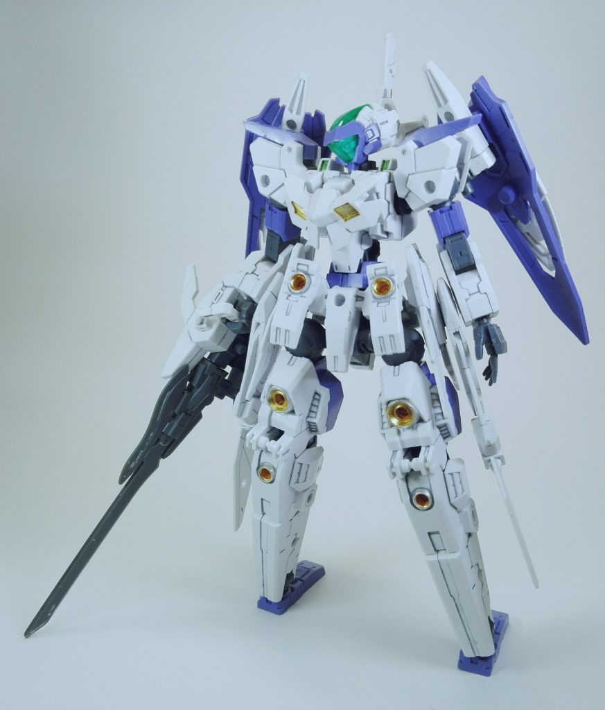 追加したパーツは主にエアファイターやシエル指揮官アーマーなど。あとはちょい部分塗装くらいです。内股をさせたいがために股関節をシエルノヴァ用に換装。これがなかなかいい。…ガンプラじゃないって?いやいや、肩のボール受けをポリキャップにしてあるのでちゃんとガンプラも入ってます。ちょっとだけ。