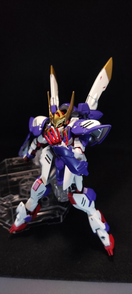 初期のイメージ通り、内部はメタレッド、外装はホワイトで初志貫徹すべきだったかもしれません～。