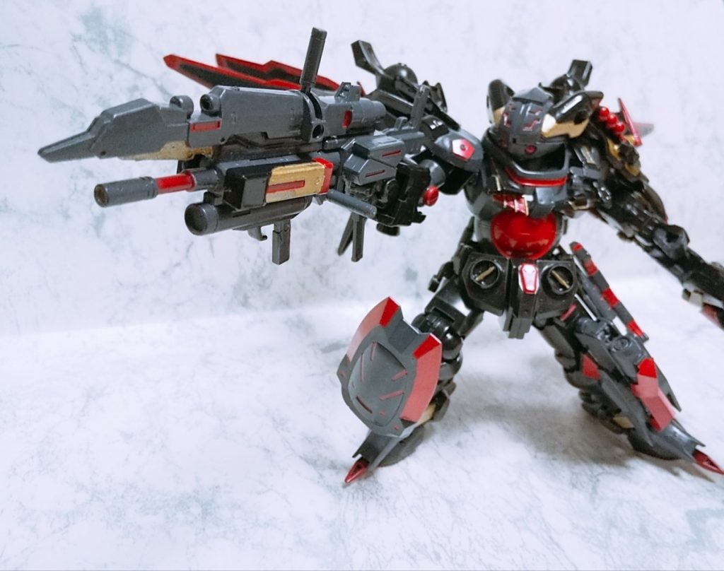 主兵装のマルチライフルはビーム・実弾の2way仕様かつ、オプション付属の一品。