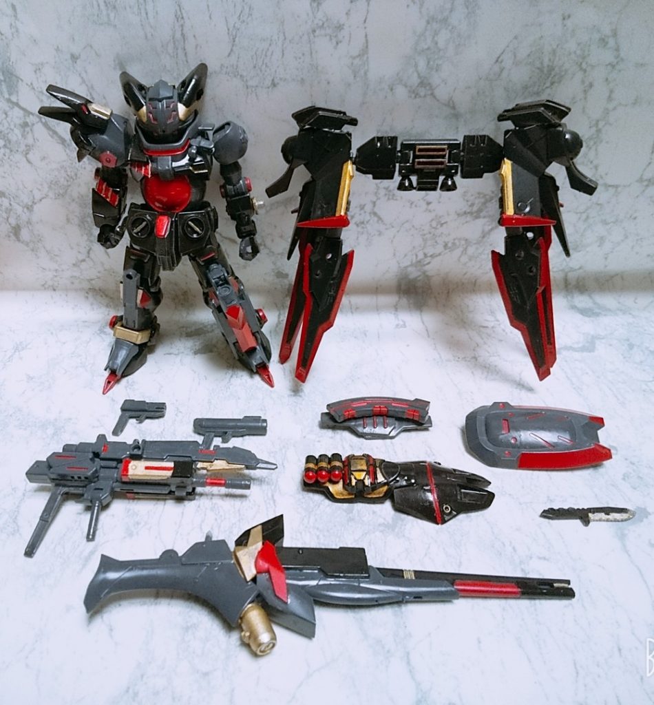 武装一覧/マルチライフル・ロングビームカノン・グレネードランチャー・ハンドガン・三連ミサイル・シールド×2・アサルトナイフ・近接戦用ブレード×4・予備エネルギーパック