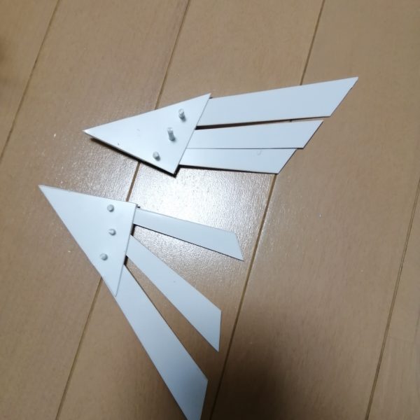 翼完成　塗装するためにまた分解するのでプラ棒は切っていません　ちょっと三角部分が大きくなりすぎたかな？
