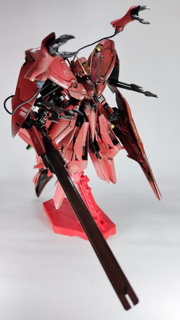 リハイゼと同じく総帥用にサバイバビリティを高めた重装甲高機動仕様です。有線式クローアームはサイコミュ制御できて欲しい気持ち。