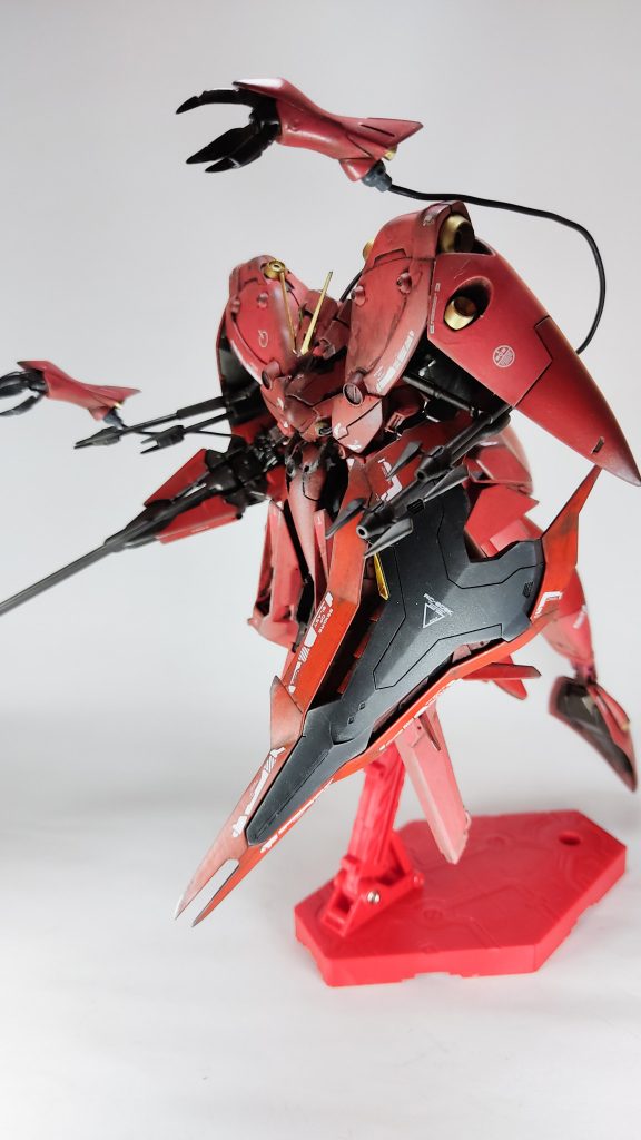 宇宙での運用に特化しているため脚は飾りです。ついでにポーズも固定です。動きません。動かせません。理由は後述です。