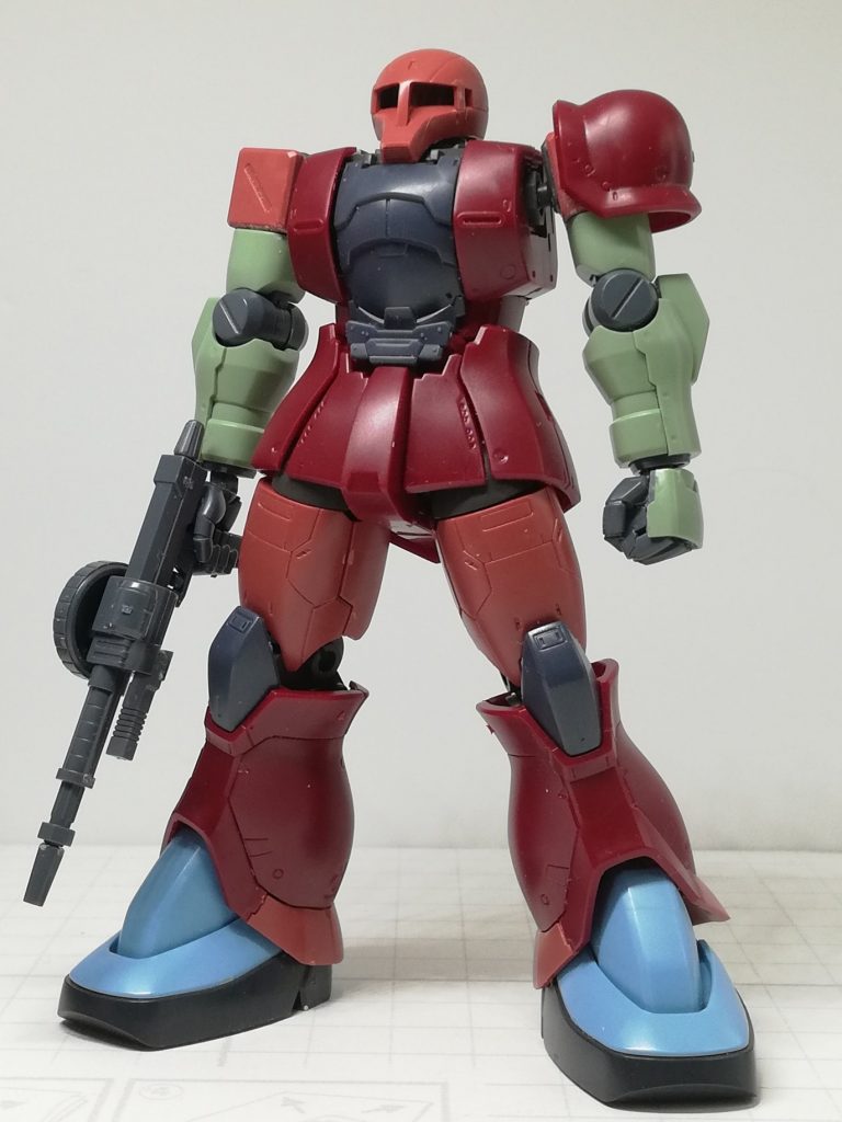 Twitterで相互フォローさせていただいてる、kutsu64さんのミキシングを真似させてもらったのがきっかけです。靴をグフカスタムにして、オリジンザクをより力強くスタイリッシュにしてる感じですね。腕のF2も不思議とマッチしてます。