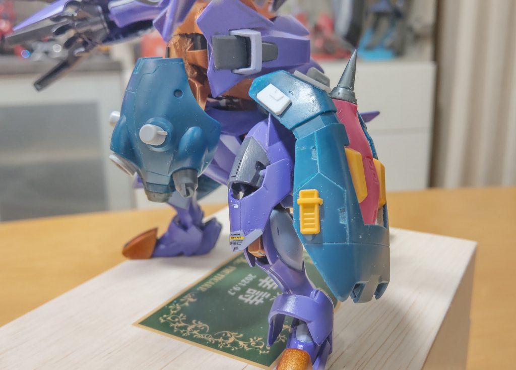 MG ケンプファーのパーツをモリモリ。そういえば、爪部分の手甲もケンプファーのパーツですわ。