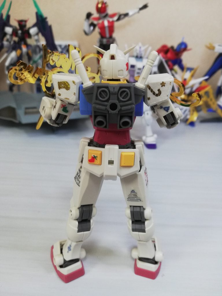 シールドにも少々、ビームライフルに1つの貼りました！