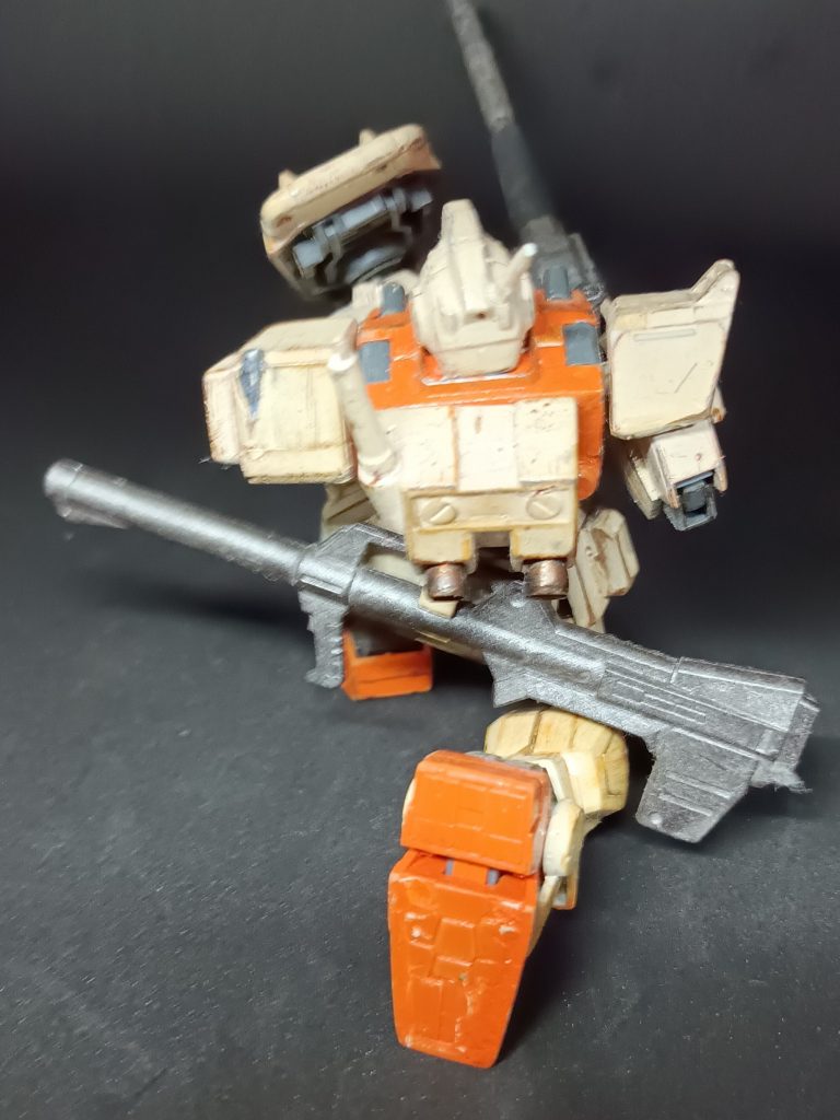 既に陸戦型ジムの生産ラインはストップしているので、一部の装甲はなくシーリング処理で誤魔化しています。