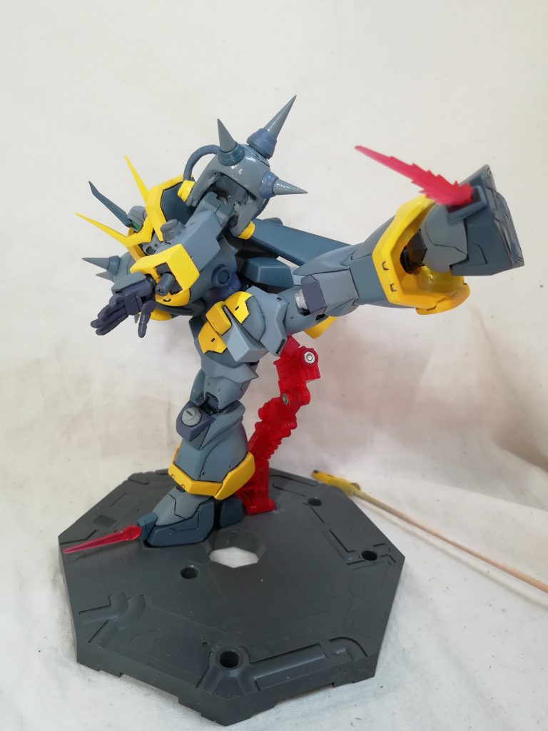 爪先にビーム刃を取り付け｢鋼脚烈風斬｣