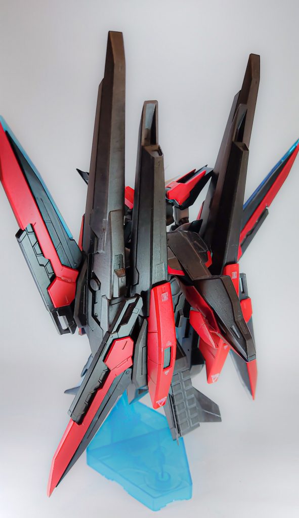 後ろから。ザラキエルのレドームユニットを基部にしてハルートの武装を追加しています。無限軌道は採用していません。わざわざタンクになる必要はあるのでしょうか…