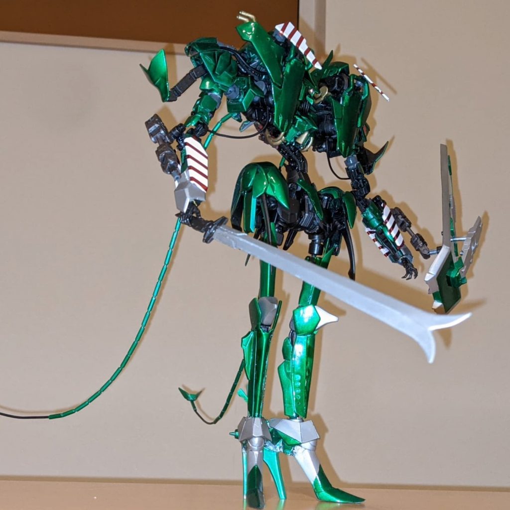 本体はグリムゲルデ、グレイズアイン他鉄血キット多数のミキシングと、プラ板、パテで少しでもヤクトミラージュに近づく様に