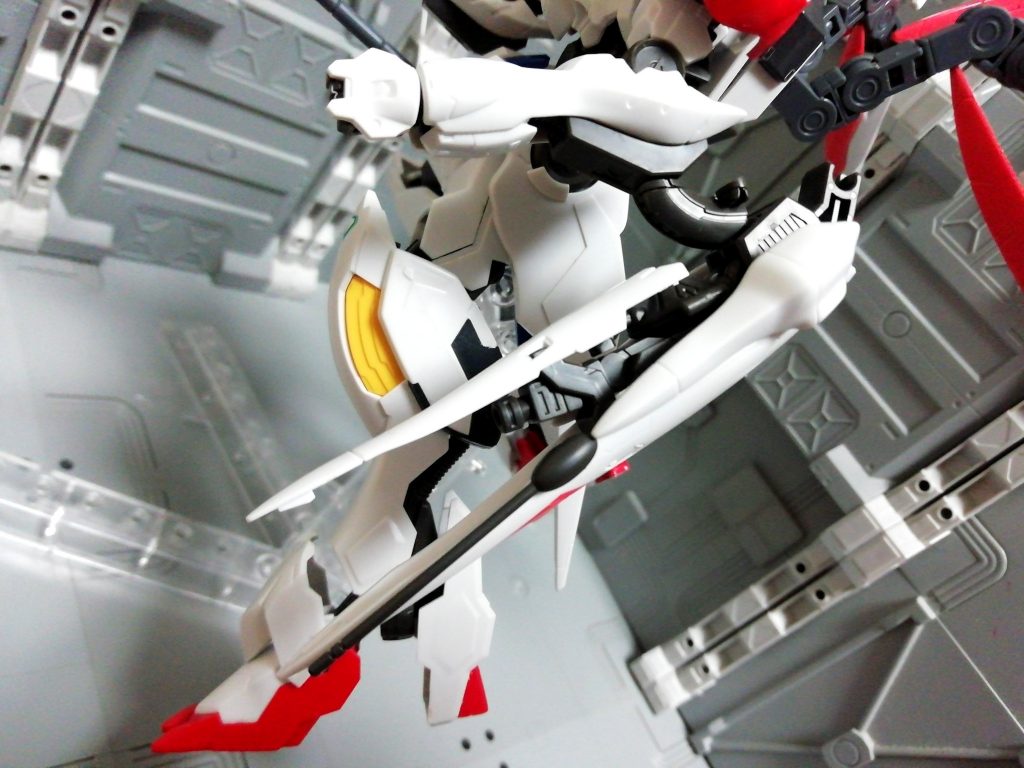 ビームキャノン基部。左腕のウェポンベイに丸々接続してる