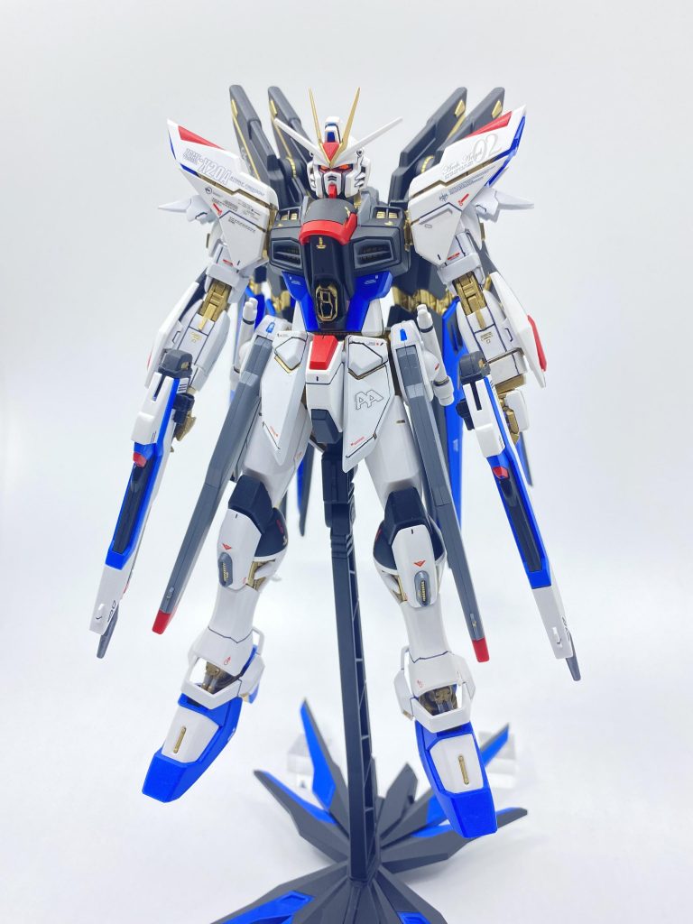 特に肩部を大きく加工してます。ちょっとデカールが多すぎたかもしれません…(汗