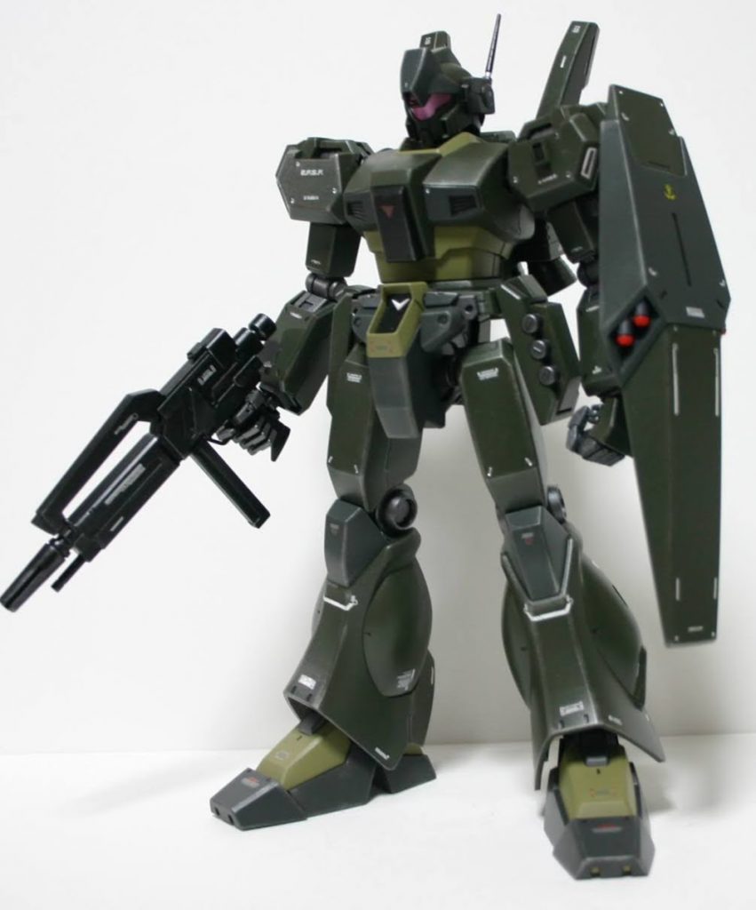 胸部装甲やその他の追加パーツは脱着でき、通常のジェガンD型に換装できます。