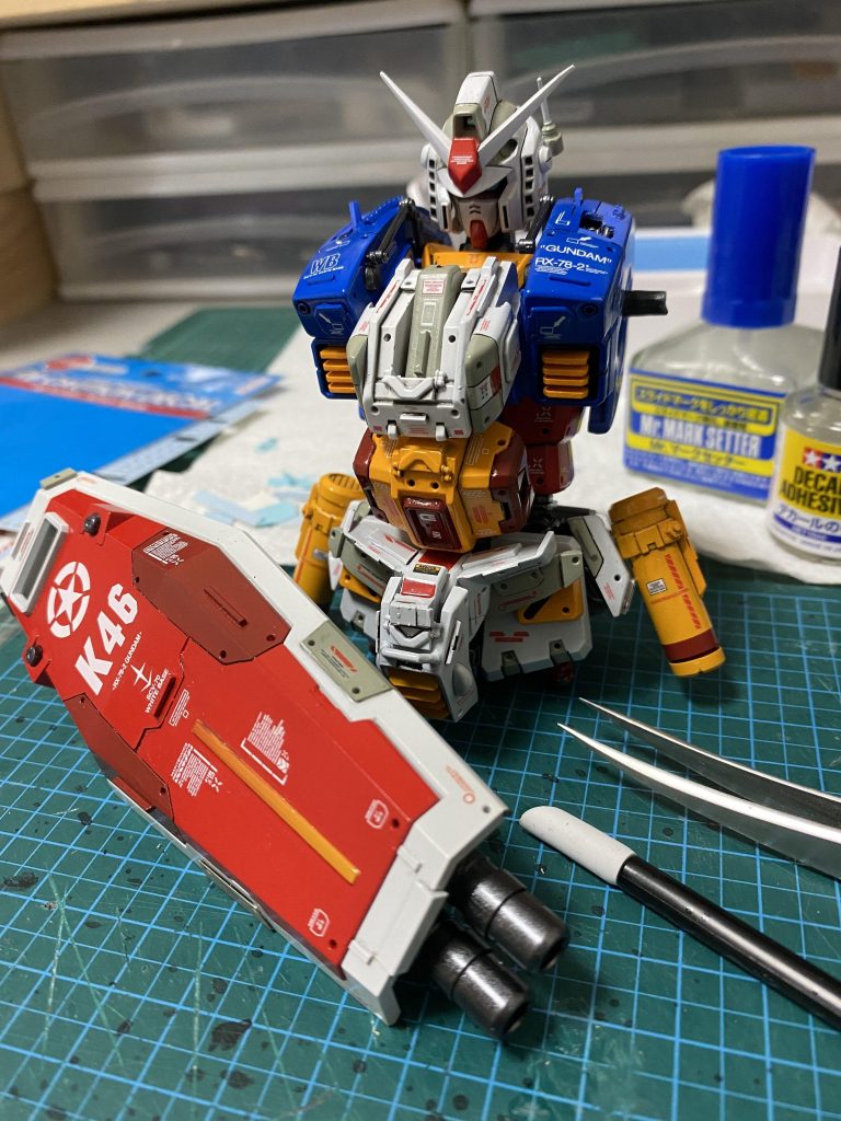 デカール作業の途中