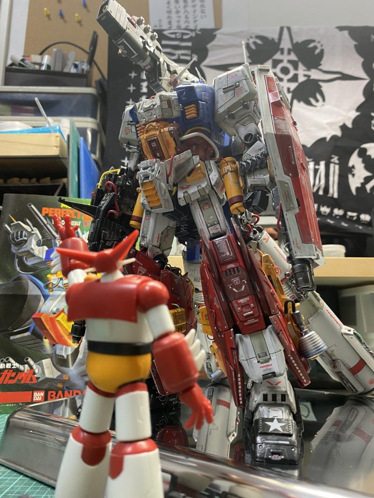 完成直後、ゲッターロボ監督の激励を受けている風景。