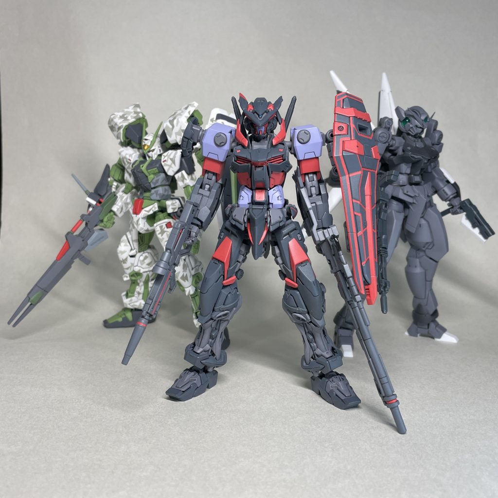 今年作った他のアストレイっぽいものと並べてみました。