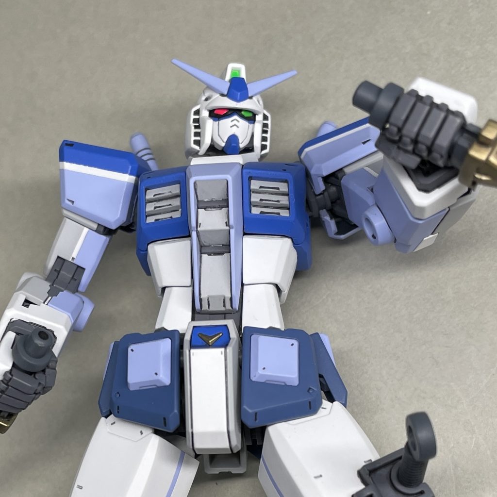 上半身アップ　右目を蛍光ピンクで塗装して、ビルドデカールの影響を受けていることを表現しました。