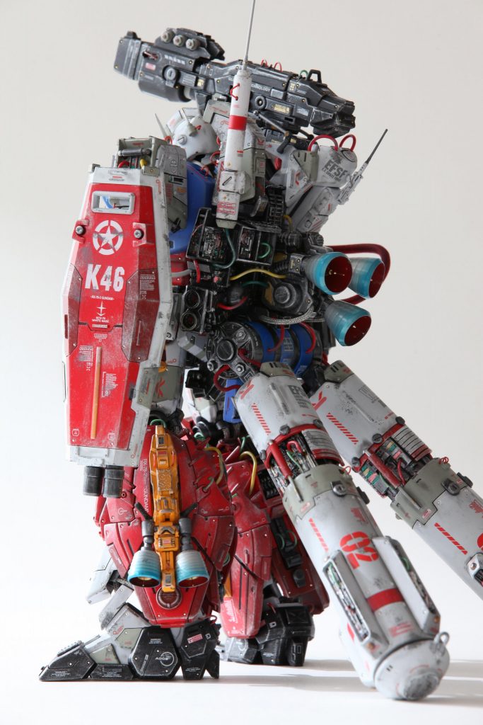 シールドは、シンプルな連邦マークが無いMGガンダムVer.Ka版を使い、その分『K46(狂四郎)』を目立たせています。そして設定には無いのですが、シールド裏にも２連キャノンも装備してみました。