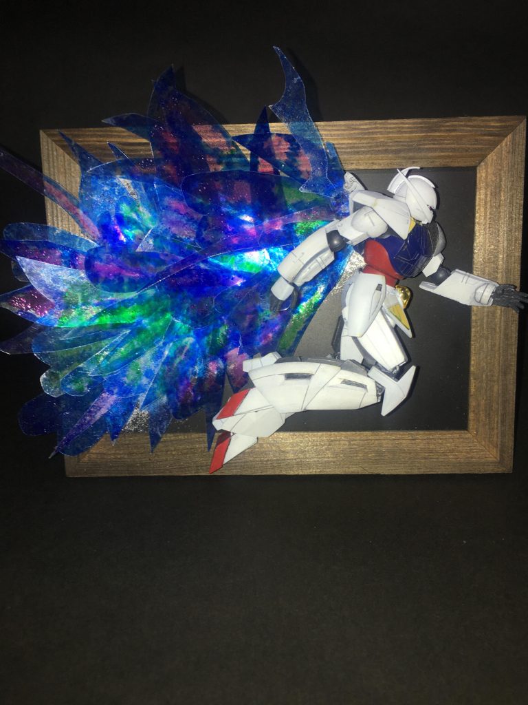 以上です。やはり実体のない物の表現って難しいですよね…。メイン写真のようなアップだとそれっぽい気もするのですが、引きで見ると…どうでしょうかね？月光蝶作りは８歳の子供も手伝ってくれて、なんだか妙な楽しさがあったので、まー良しとしましょう！ガンプラは楽しい趣味ですから！