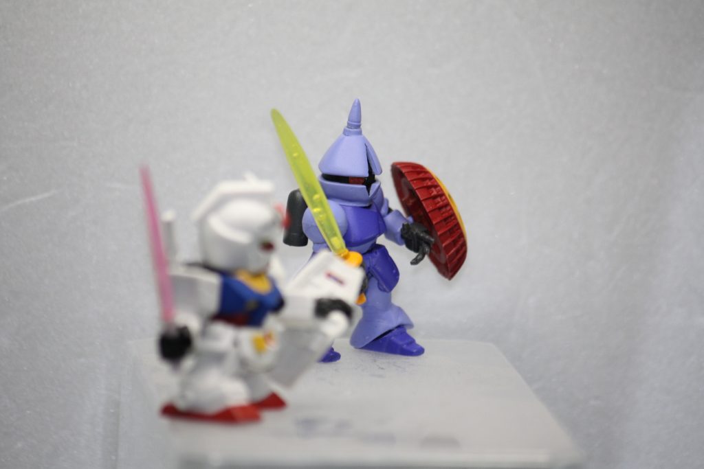 サイズはこんな感じで、見えずらいのですがモノアイも動かせます