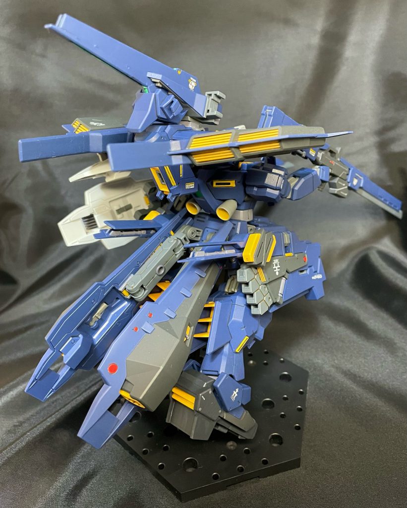 突撃時を後ろから突起がたくさん出ていてかっこいいと思います。あとメカのゴチャゴチャ感が良いですよね。