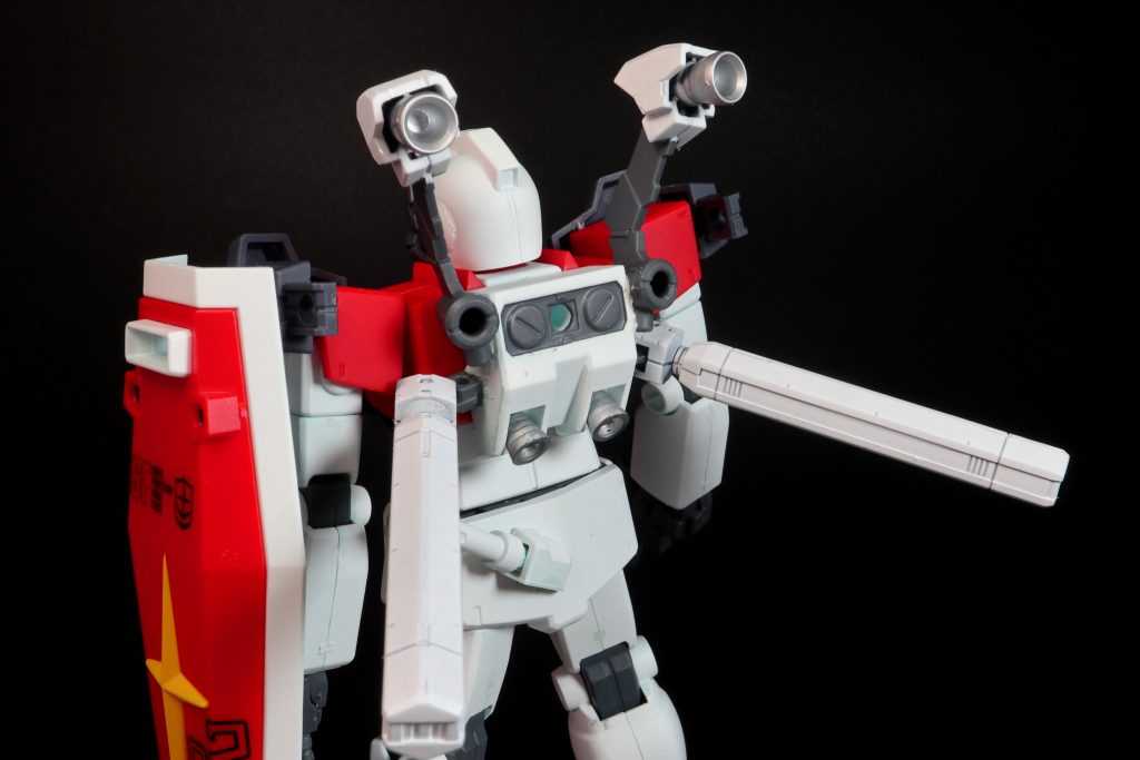 強化されたランドセルバーニアだけでなくプロペラントタンクも増設しています。ビームサーベルラックは腰に移動。