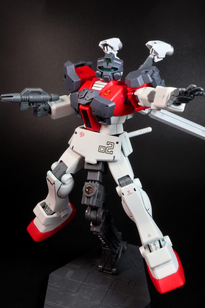 それっぽいポーズ使用した30MMのオプションパーツは・オプションバックパック2・拠点攻撃用オプションアーマーの2つです。素体がシンプルなジムなので、結構違和感なく装備出来た気がしますがどーでしょうか