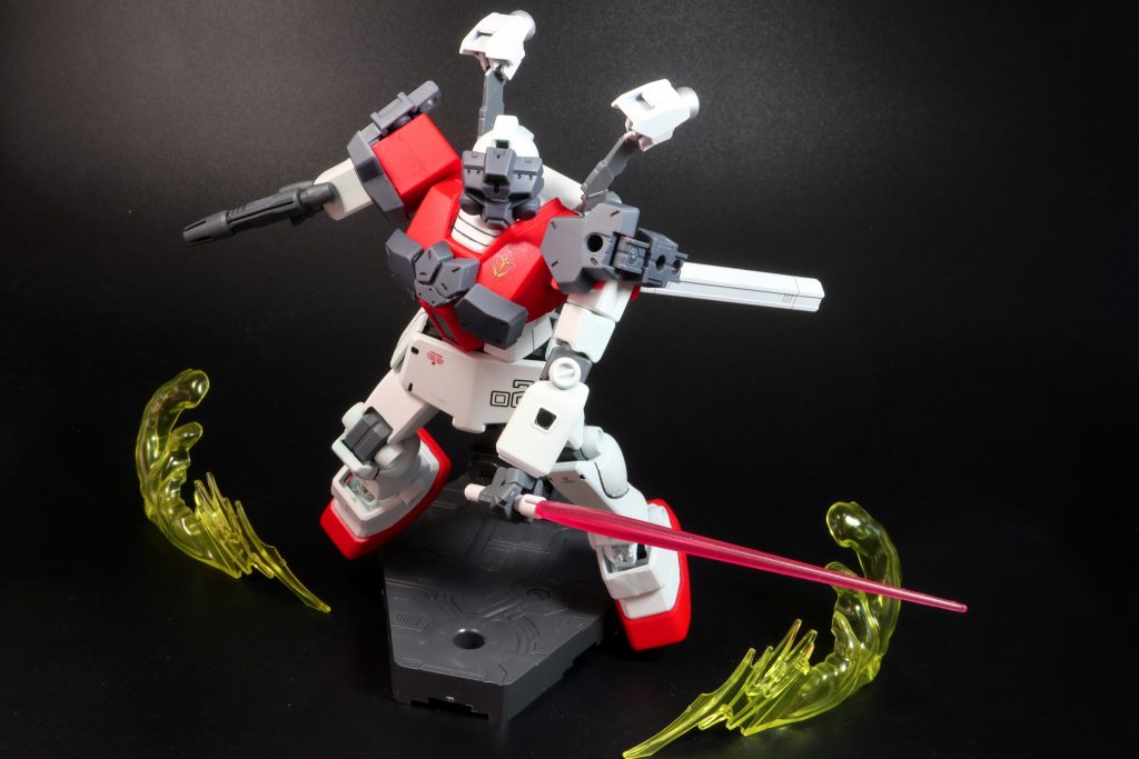 ビームサーベルで斬りかかる!躍動感のあるポーズが出来ない!