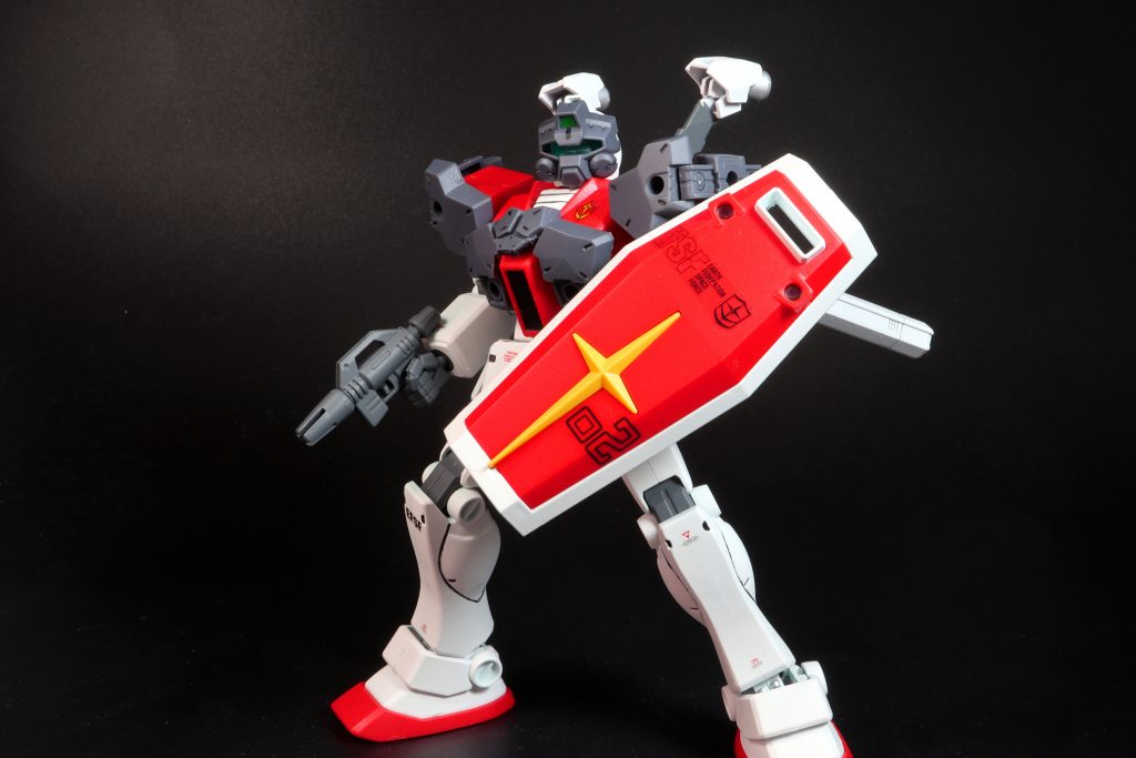 全景以下、妄想設定です笑RGM-79PR(A) プロトタイプ・ジムⅡ(装甲強化案)は一年戦争後に計画された「ジムⅡ計画」で考案されたジムの強化案の一つである。一年戦争時に大量に生産されたジムを有効活用するため、既存のジムにFSWS計画のノウハウを生かした増加装甲とジム・ナイトシーカーなどに装備された増加バーニアの簡易型を装備し、装甲と機動性を強化する機体として考案された。しかし、装甲の強化が限定的であった事や、ジェネレーター出力が据え置きでビームスプレーガンが引き続き主武装となり火力面に懸念がある事から、正式な「ジムⅡ」はジェネレーターの高出力化や全天周囲モニター搭載といったより近代的な改修を施す案が採用され、本機はジャブロー工廠で数機が試作されるに留まった。