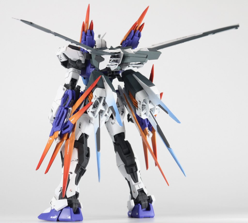 ヴィーヴルストライカーはそのまま取り付けただけです。色は全体的に青に寄せ、エイザーブルーのグラデーションも入れています。