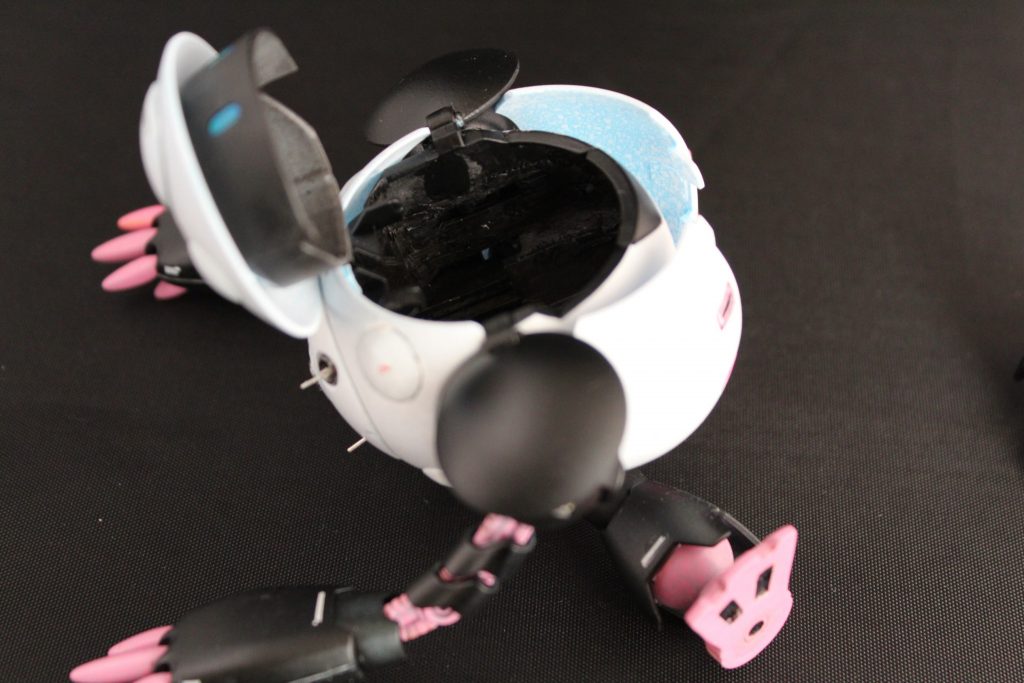 プチカプルは、両手両足外さなくても収まるようにモモカプル内側を削り込んでます