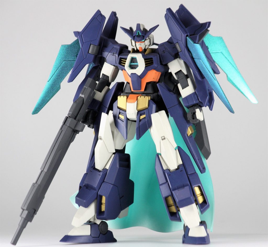 綺麗に仕上げることをテーマに製作しました。白は暖色系、紺はティターンズブルーを使っています。全体的につや消しですがトライファンネルや胸のAはパール塗装、ゴールド部はメタリック塗装です。