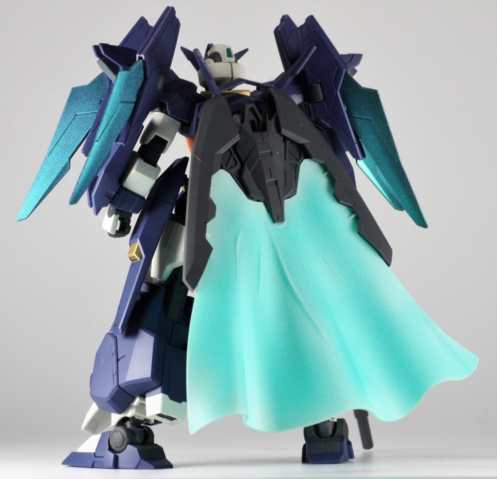 マントはグラデーション塗装でビームらしさを表現しました。