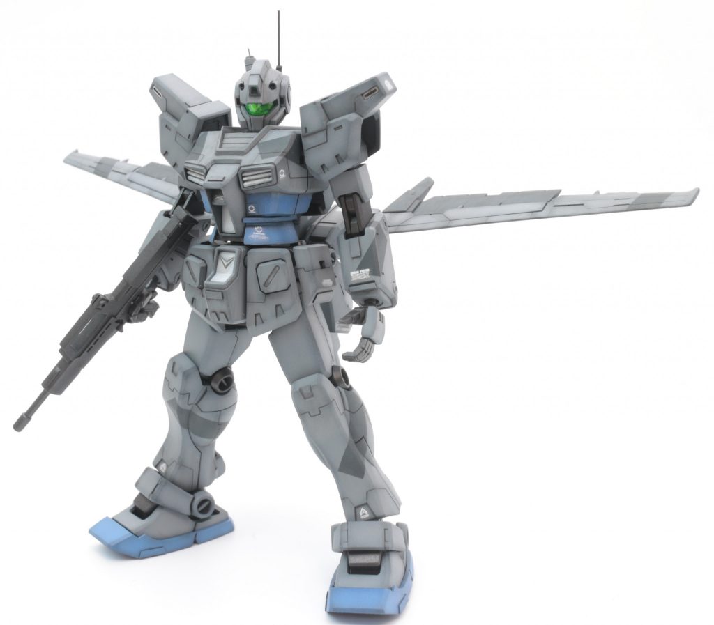 というわけでジム改をベースに空中戦実証試作機を、という設定で作成しました。先に設定を考えて、それに合わせて模型を作るというのはとても楽しい作業です。模型的にはガンダムver.kaを作るときに使ったジム改ジムカスタム+EGガンダムの余った部品をベースに切った貼ったを切り返して作りました。一部RGストライクガンダム、フルドドを混ぜています。翼面は展開状態と折りたたみ状態、どちらも作れます。