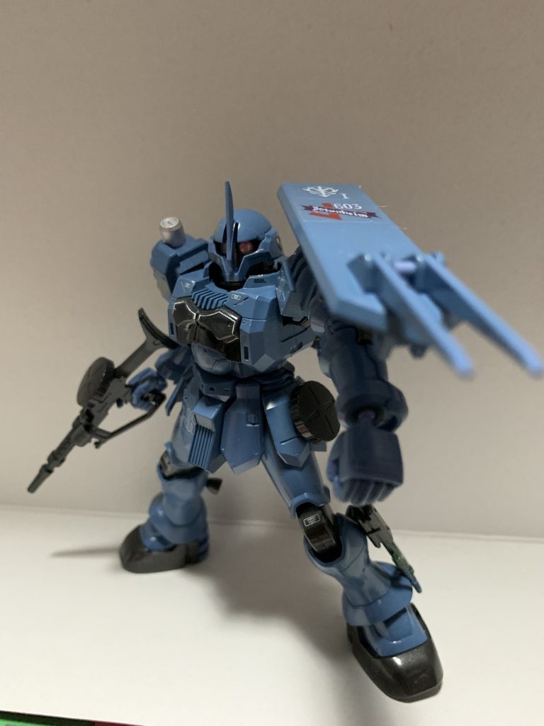 モノアイはダイソーのキラキラストーンシールというのを使っています。ライフルなどの照準器の部分にも使いました。